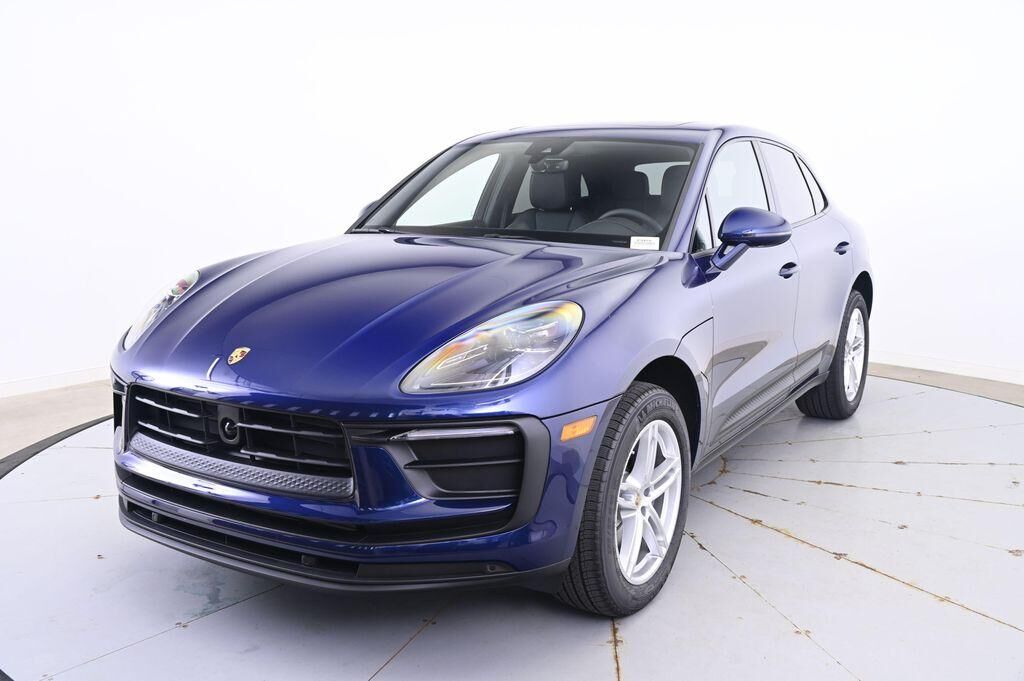2025 PORSCHE Macan