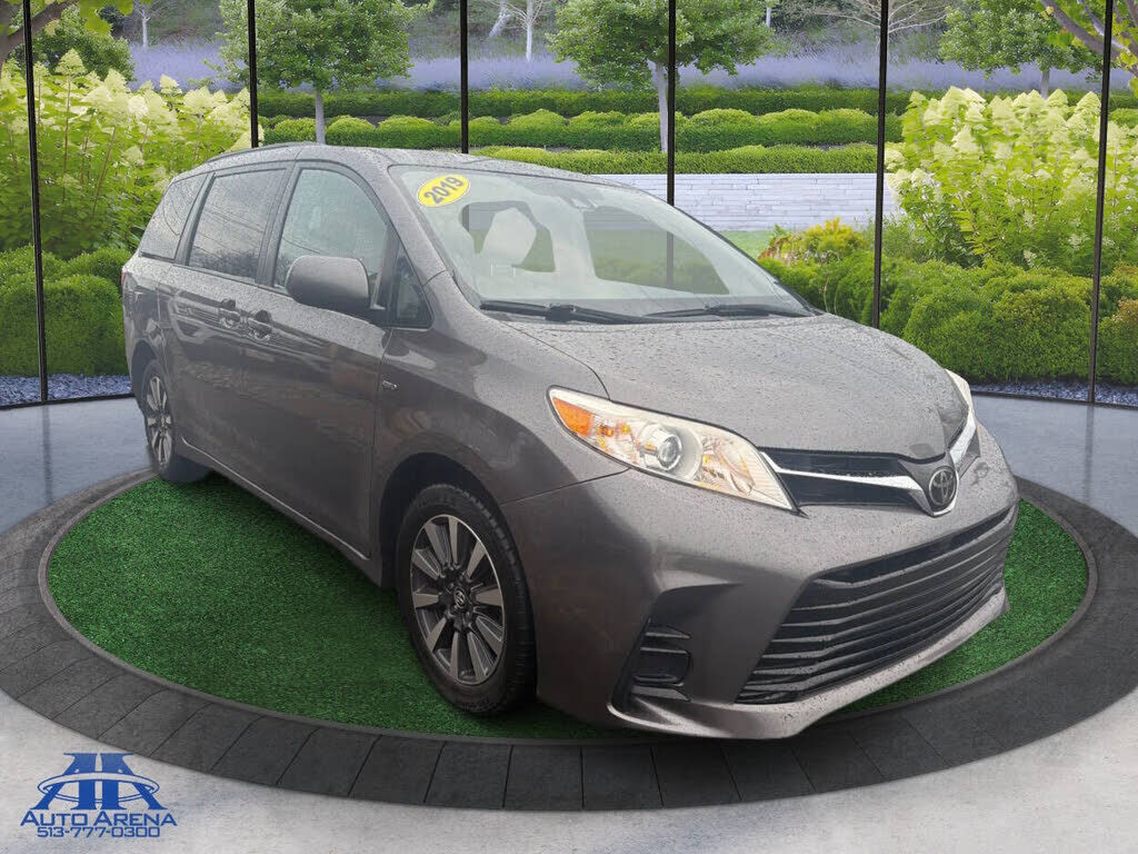 2019 TOYOTA Sienna