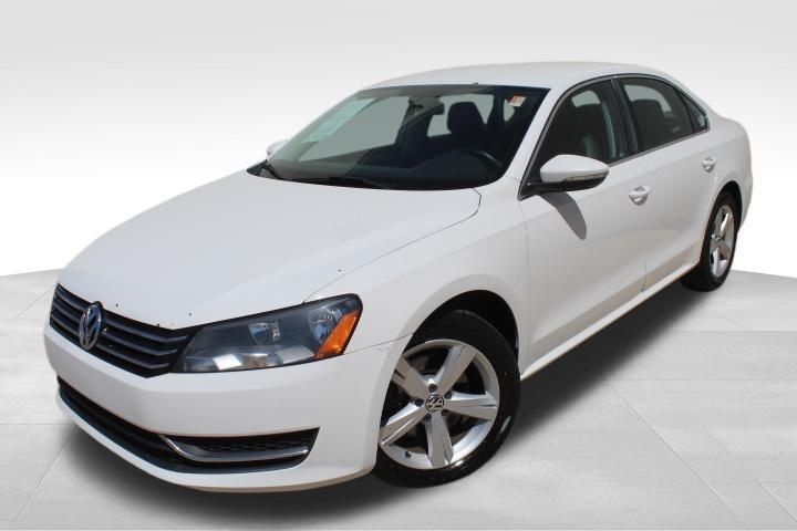 2012 VOLKSWAGEN Passat