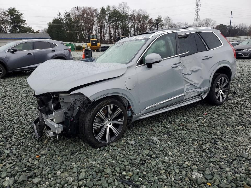2024 VOLVO XC90