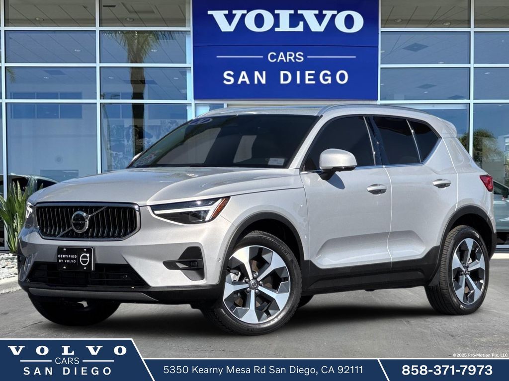 2024 VOLVO XC40
