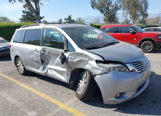 2015 TOYOTA Sienna