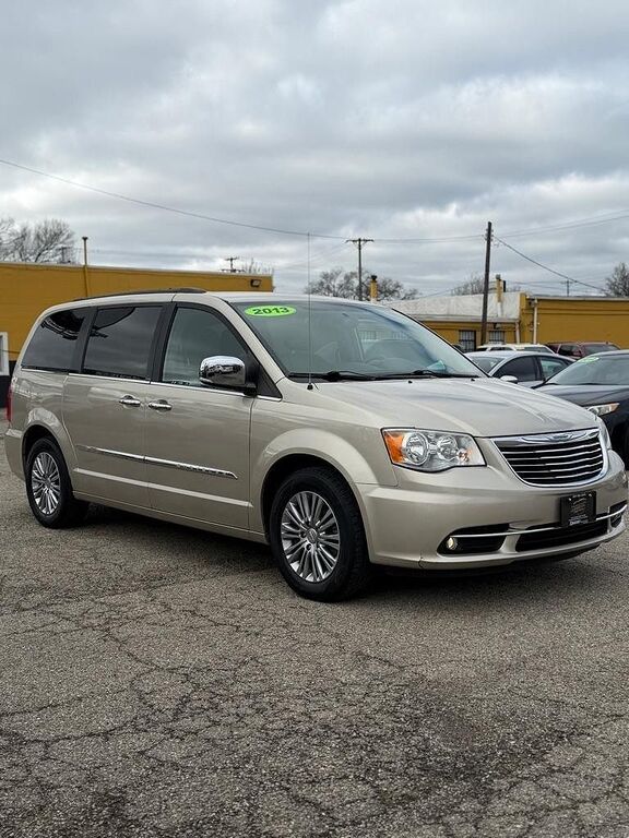 2013 CHRYSLER Town and Country