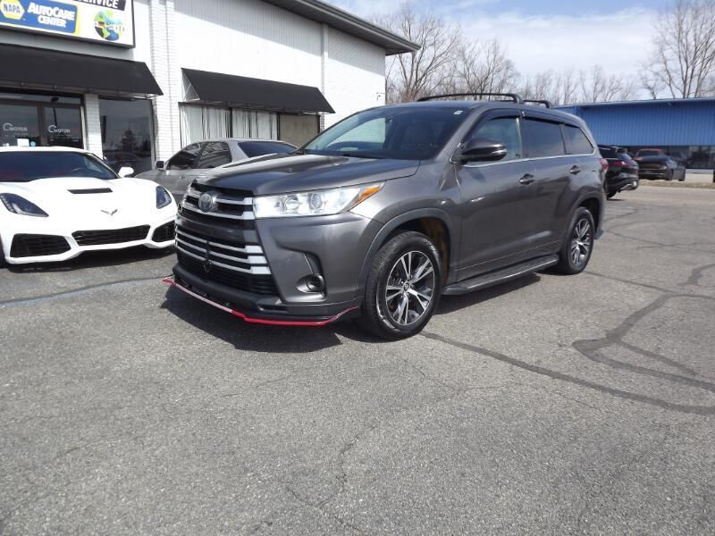 2017 TOYOTA Highlander