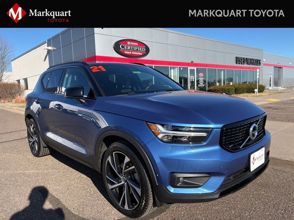 2021 VOLVO XC40