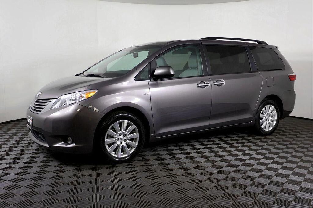 2017 TOYOTA Sienna