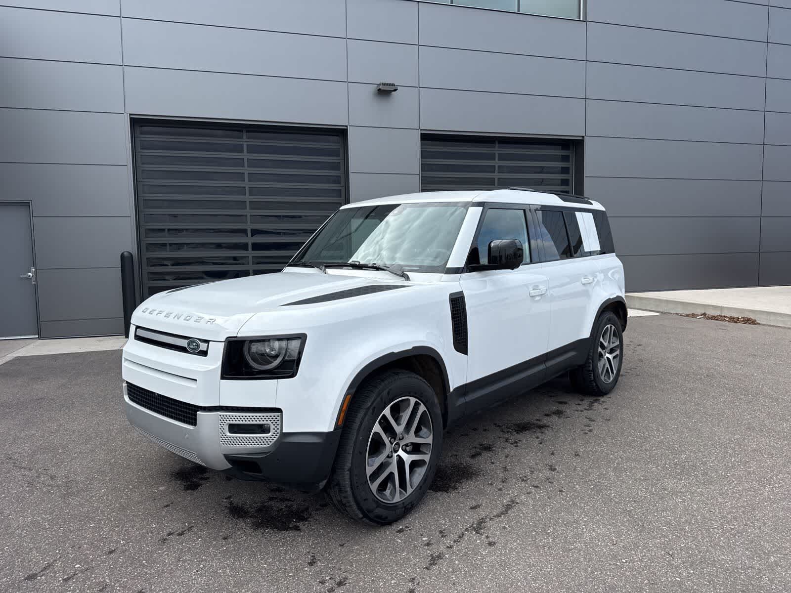 2025 LAND ROVER Defender