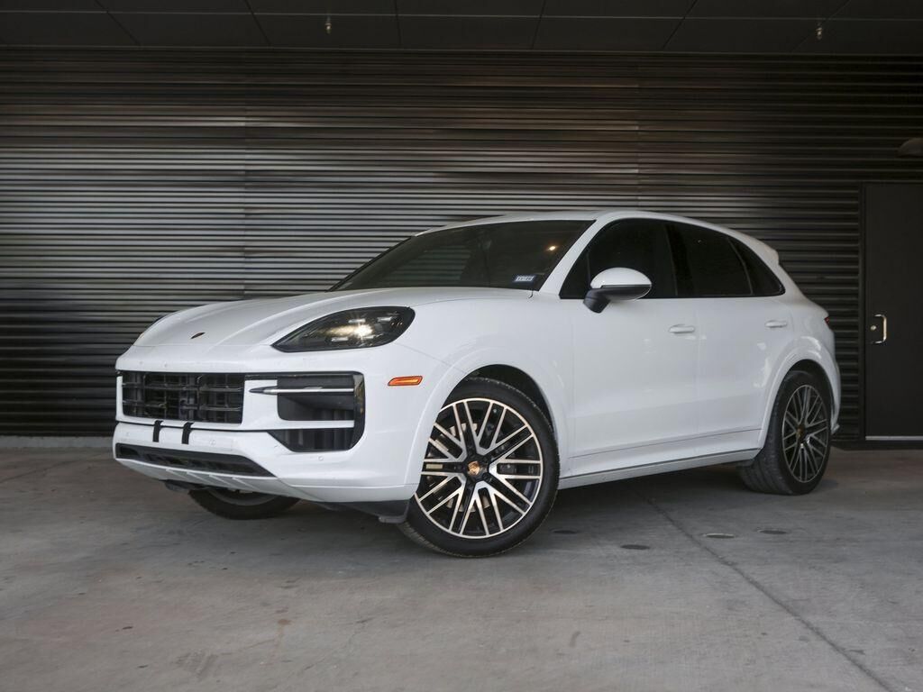 2024 PORSCHE Cayenne