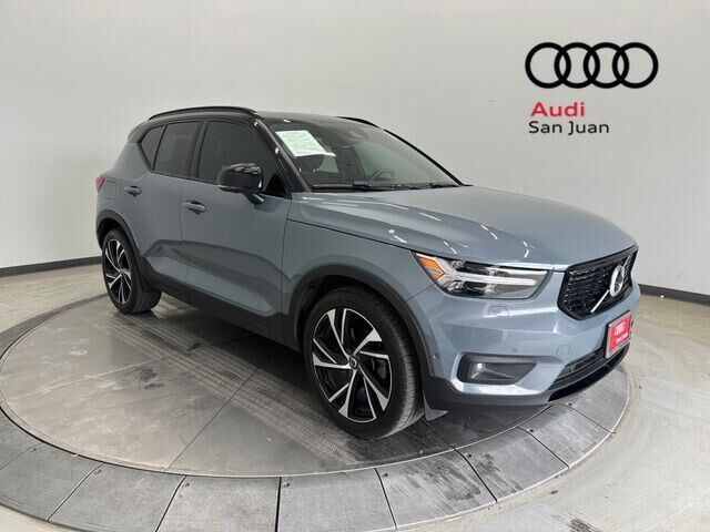 2022 VOLVO XC40