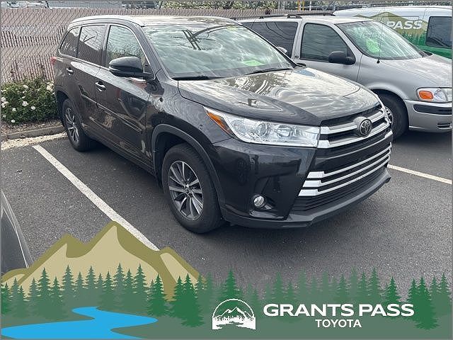 2017 TOYOTA Highlander