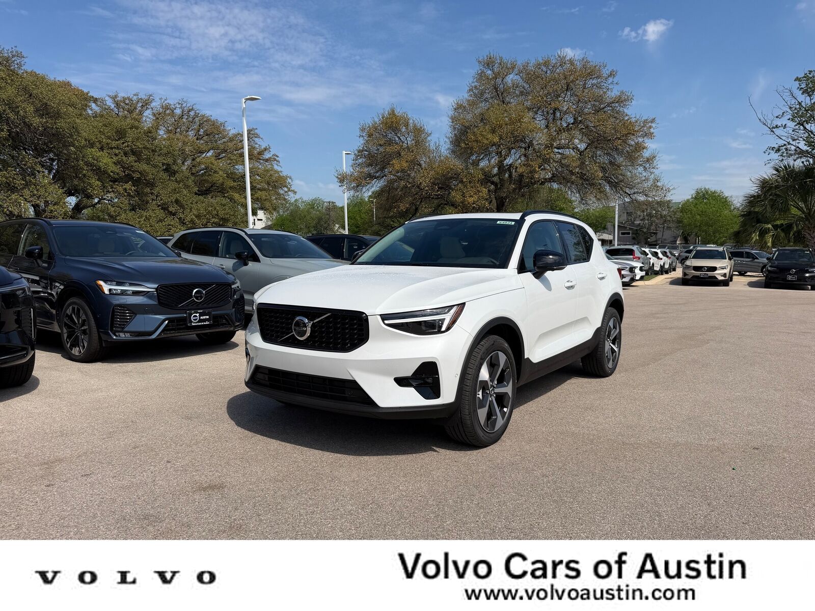 2026 VOLVO XC40