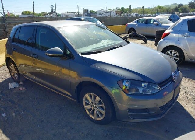 2017 VOLKSWAGEN Golf