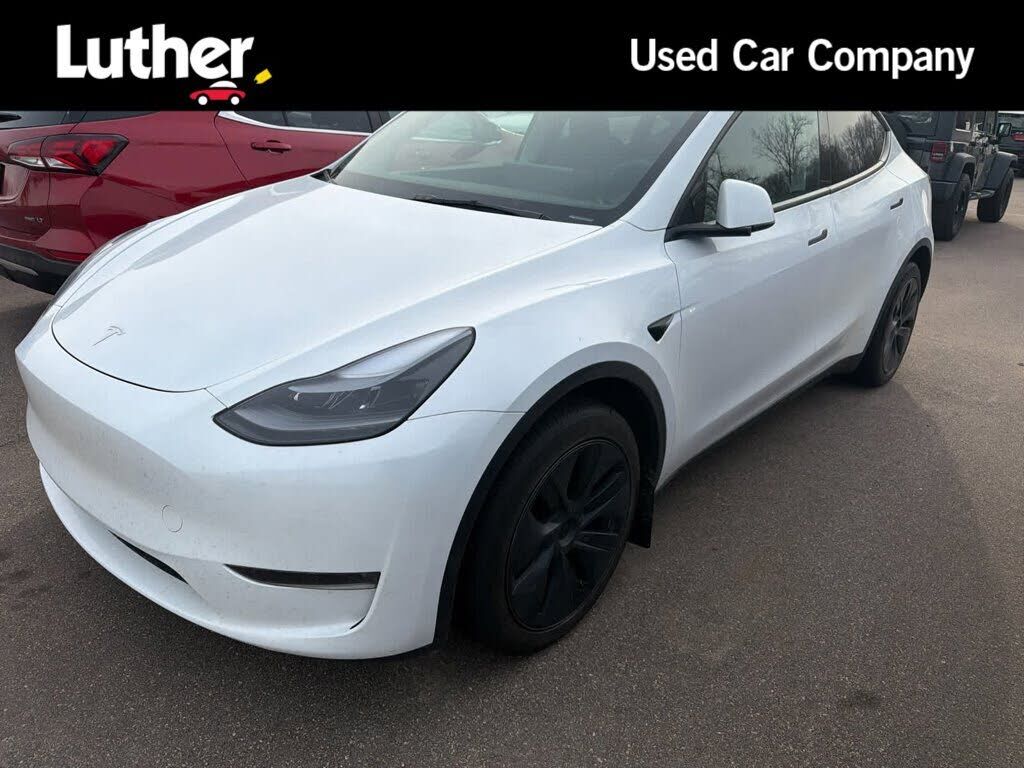 2024 TESLA Model Y
