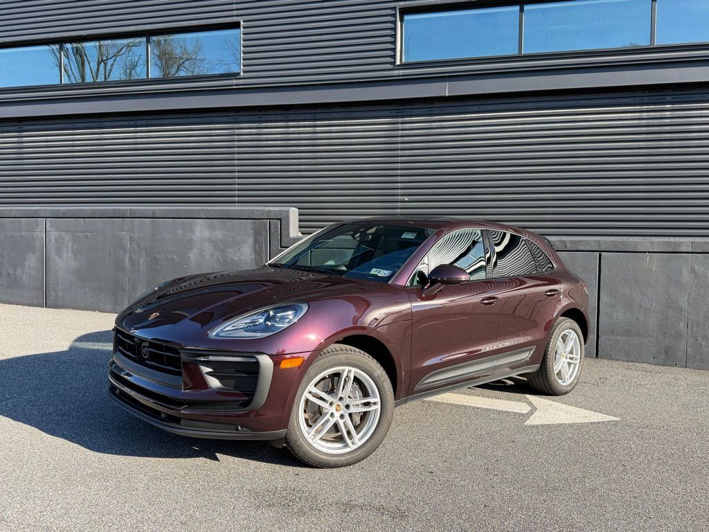 2025 PORSCHE Macan