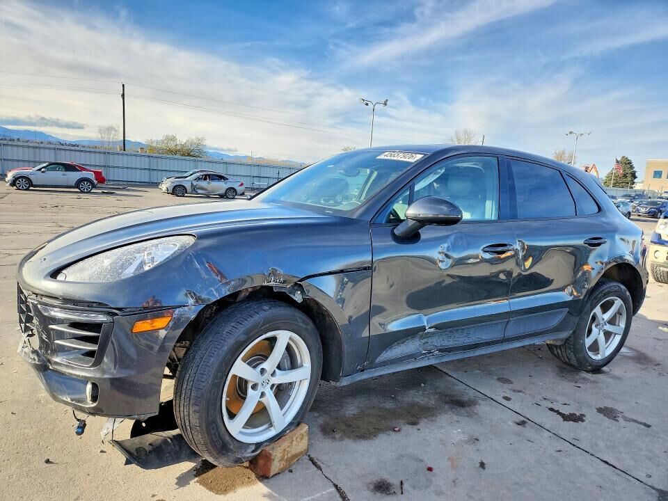 2017 PORSCHE Macan