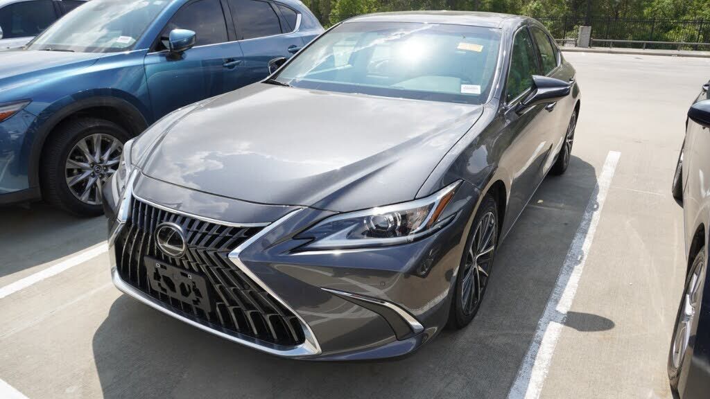 2025 LEXUS ES