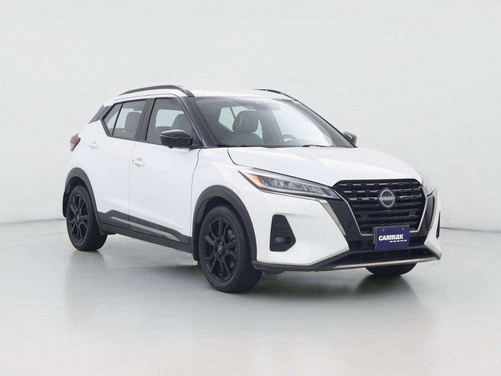 2023 NISSAN Kicks