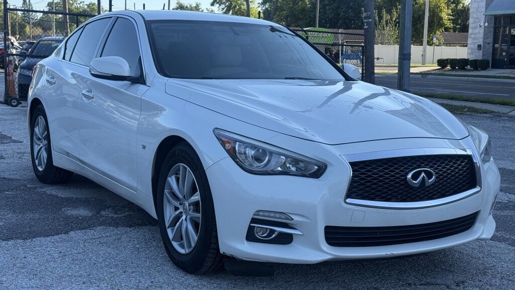 2015 INFINITI Q50