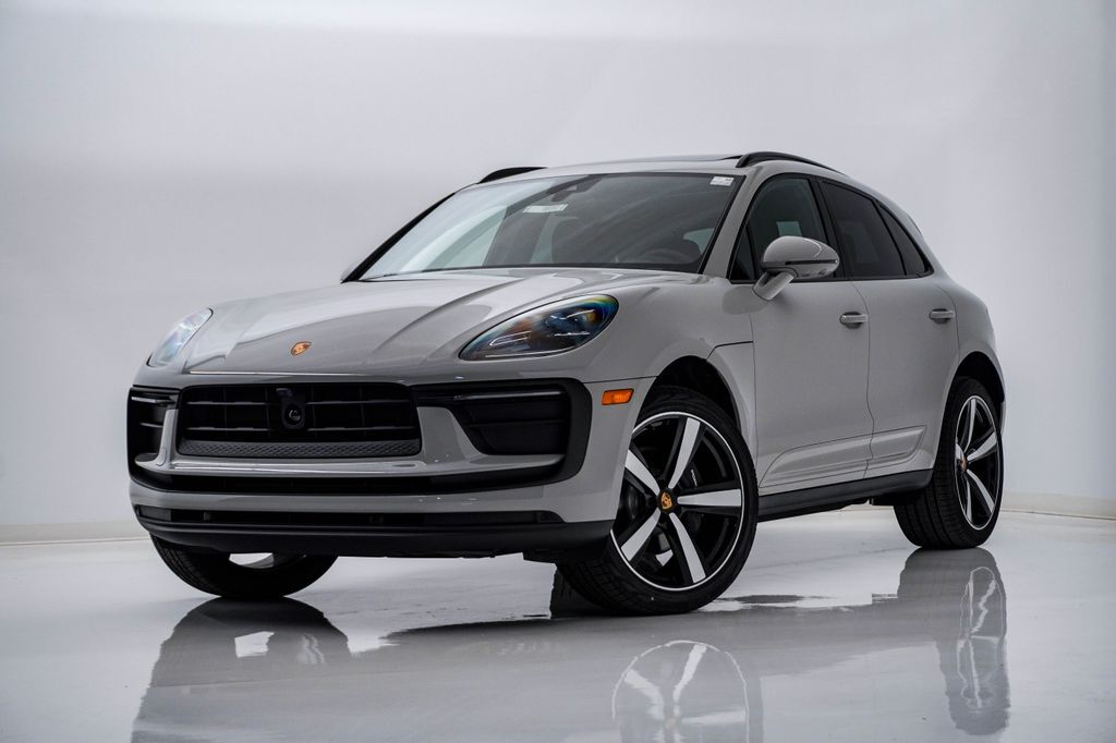 2026 PORSCHE Macan
