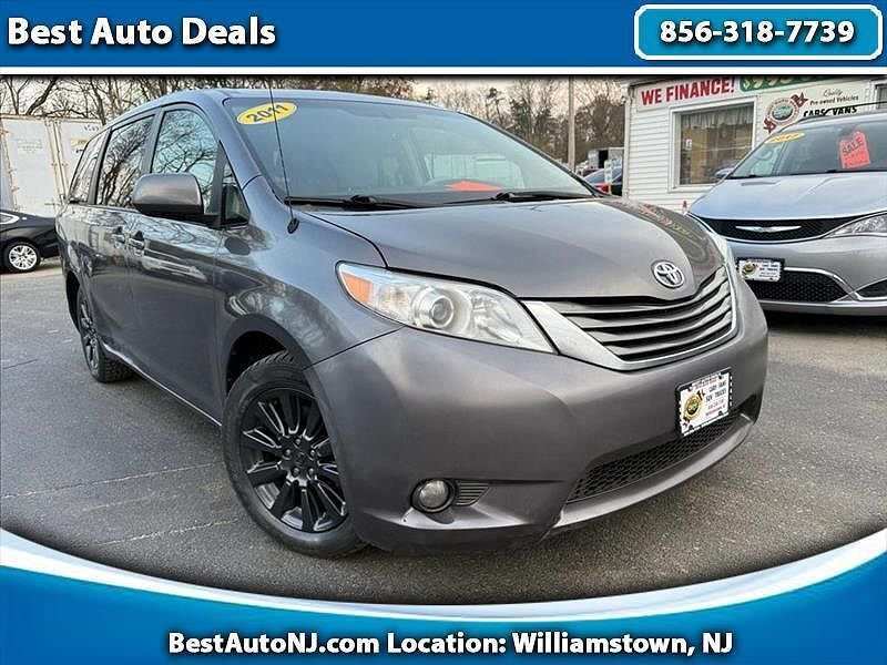 2011 TOYOTA Sienna