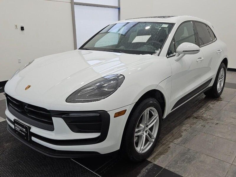 2025 PORSCHE Macan