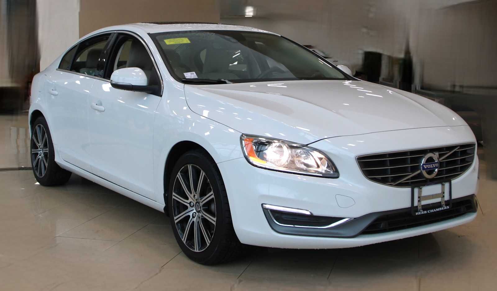 2017 VOLVO S60