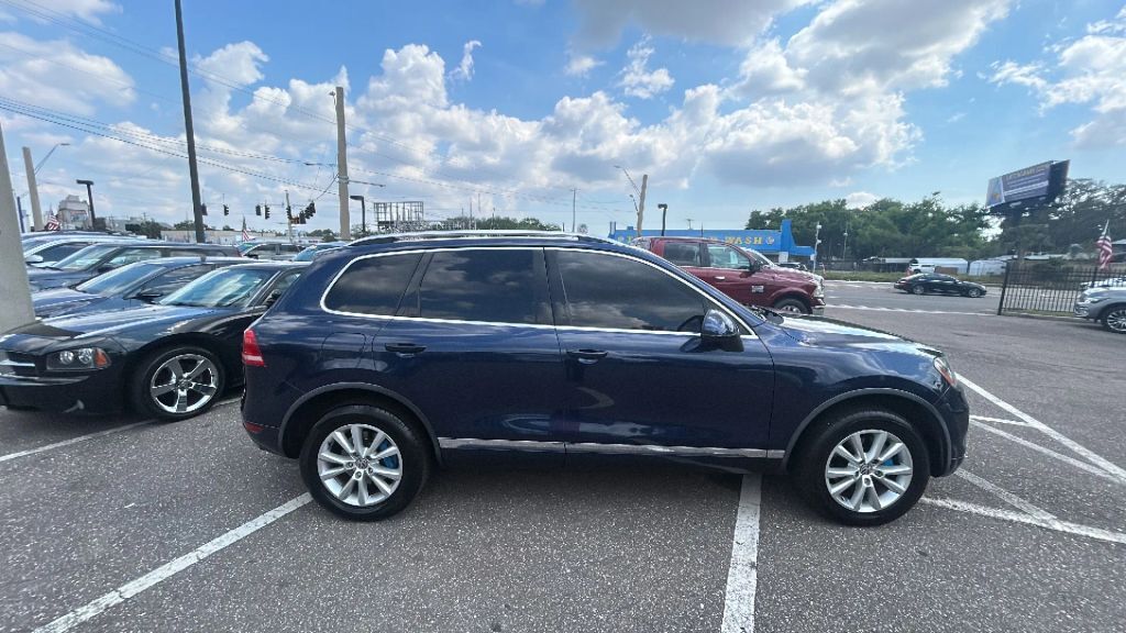 2014 VOLKSWAGEN Touareg