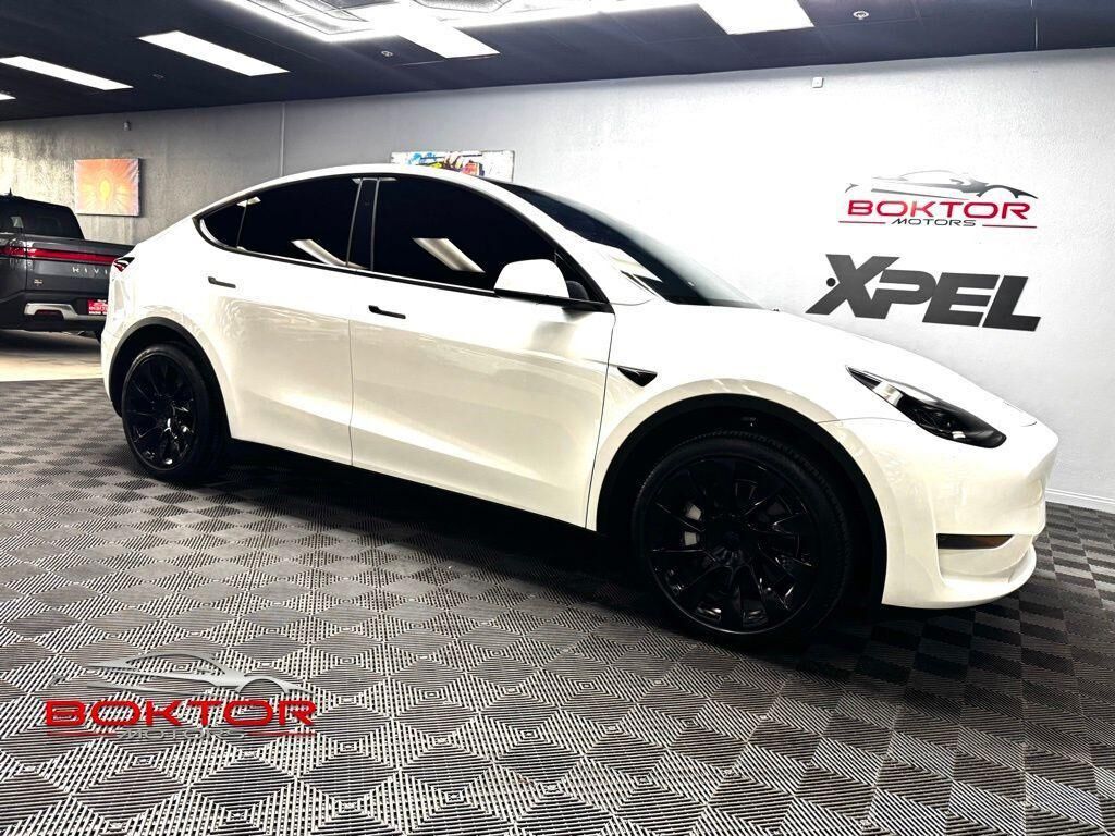 2024 TESLA Model Y