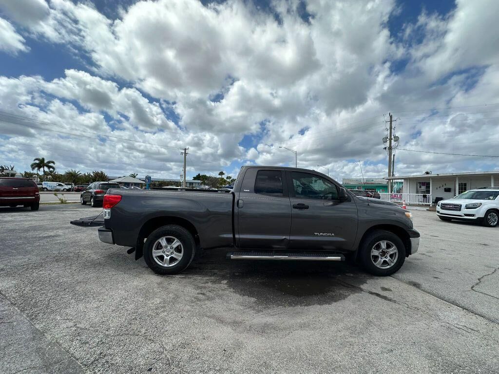 2011 TOYOTA Tundra