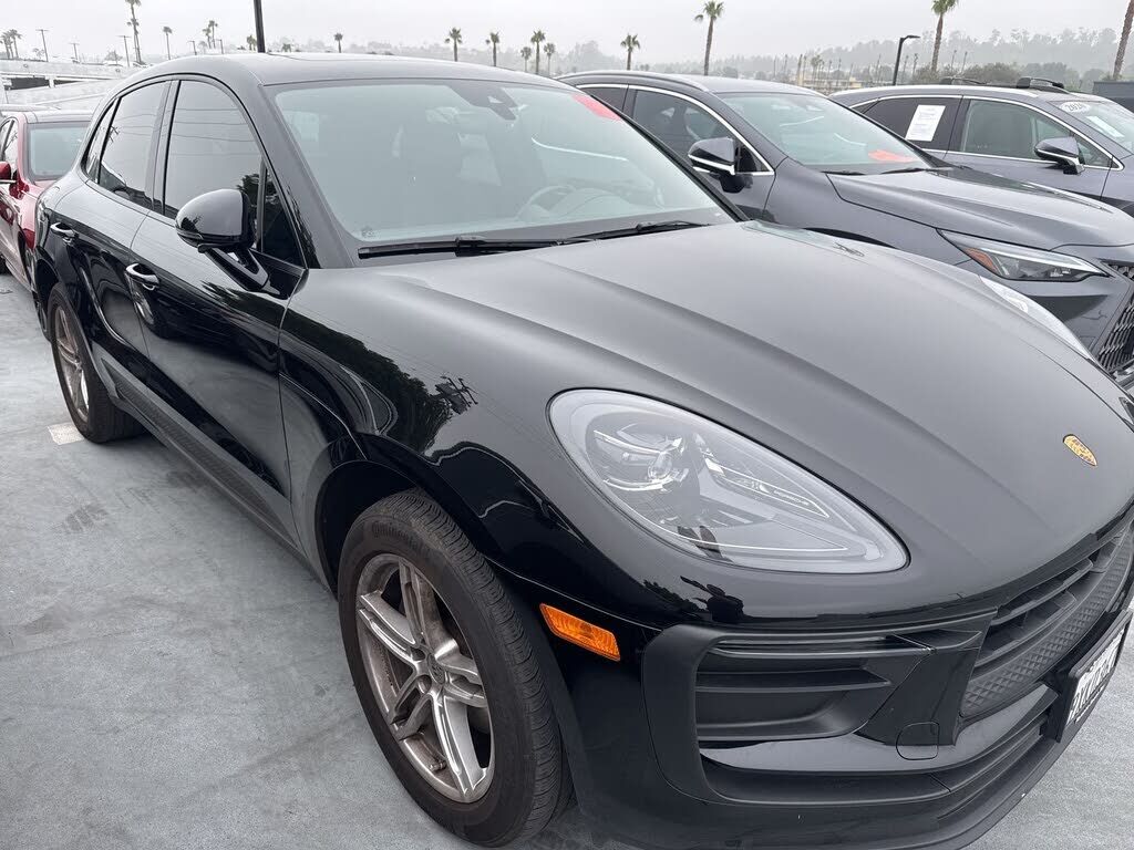 2024 PORSCHE Macan