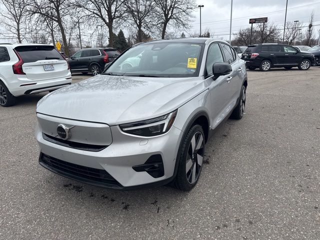 2023 VOLVO C40