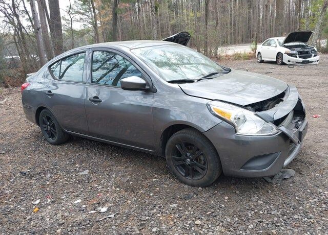 2019 NISSAN Versa