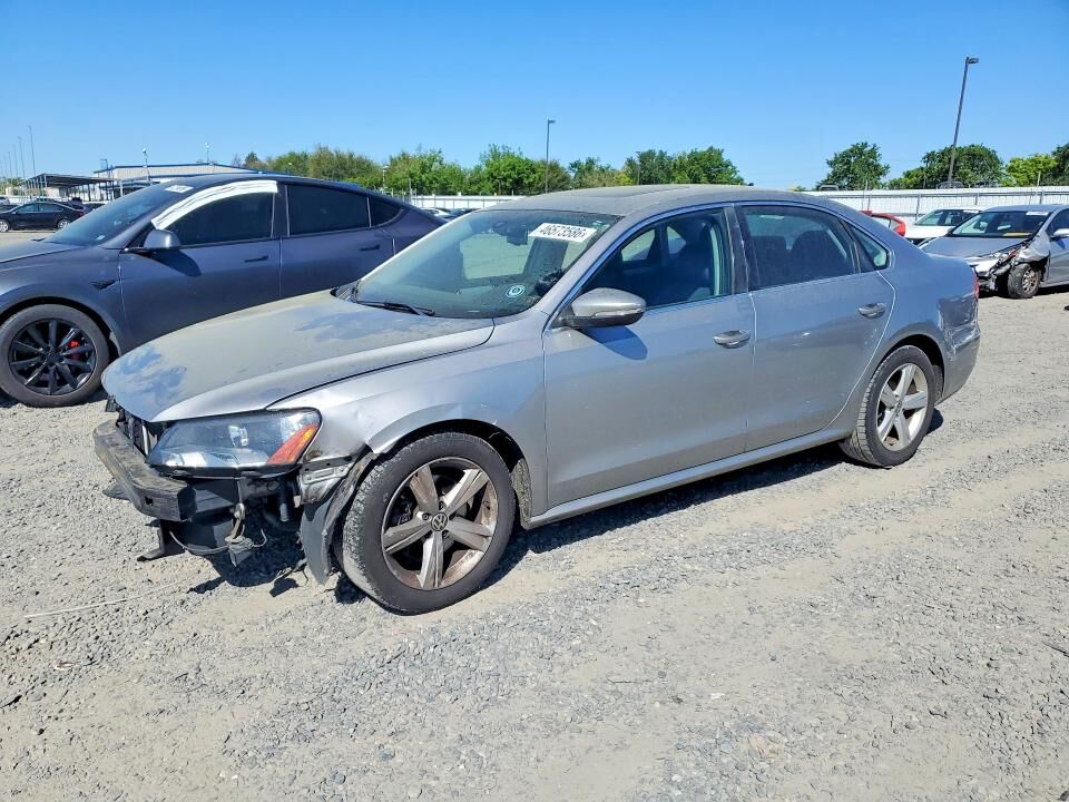2012 VOLKSWAGEN Passat