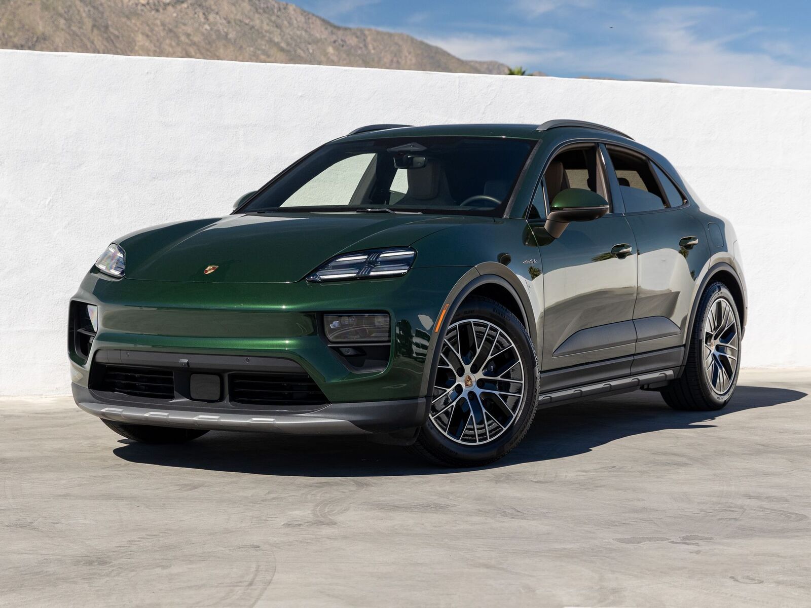 2025 PORSCHE Macan