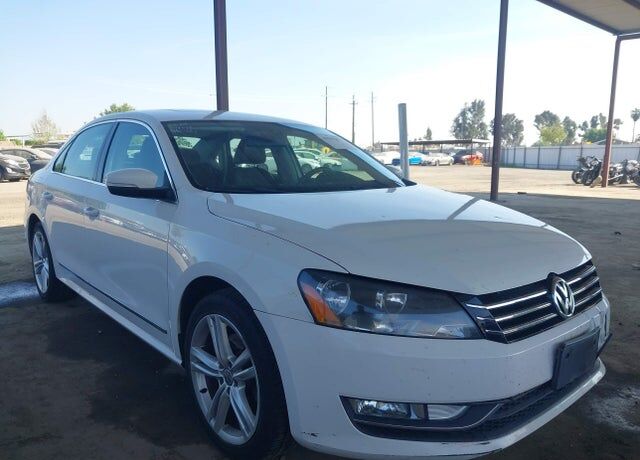 2014 VOLKSWAGEN Passat