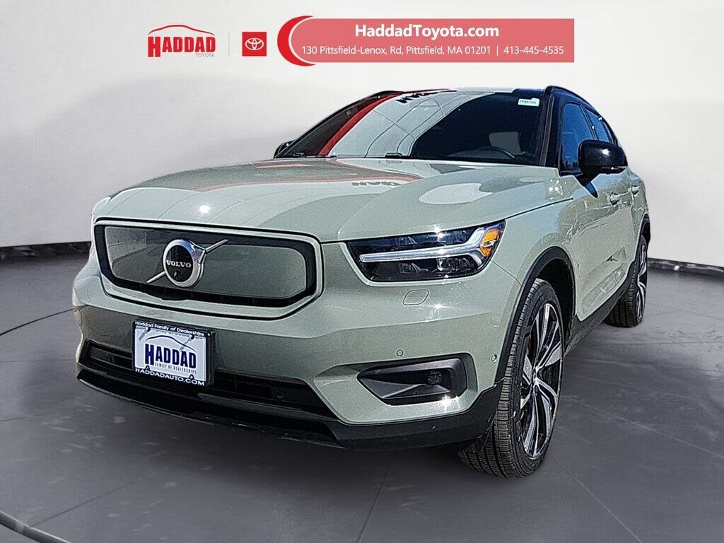2022 VOLVO XC40