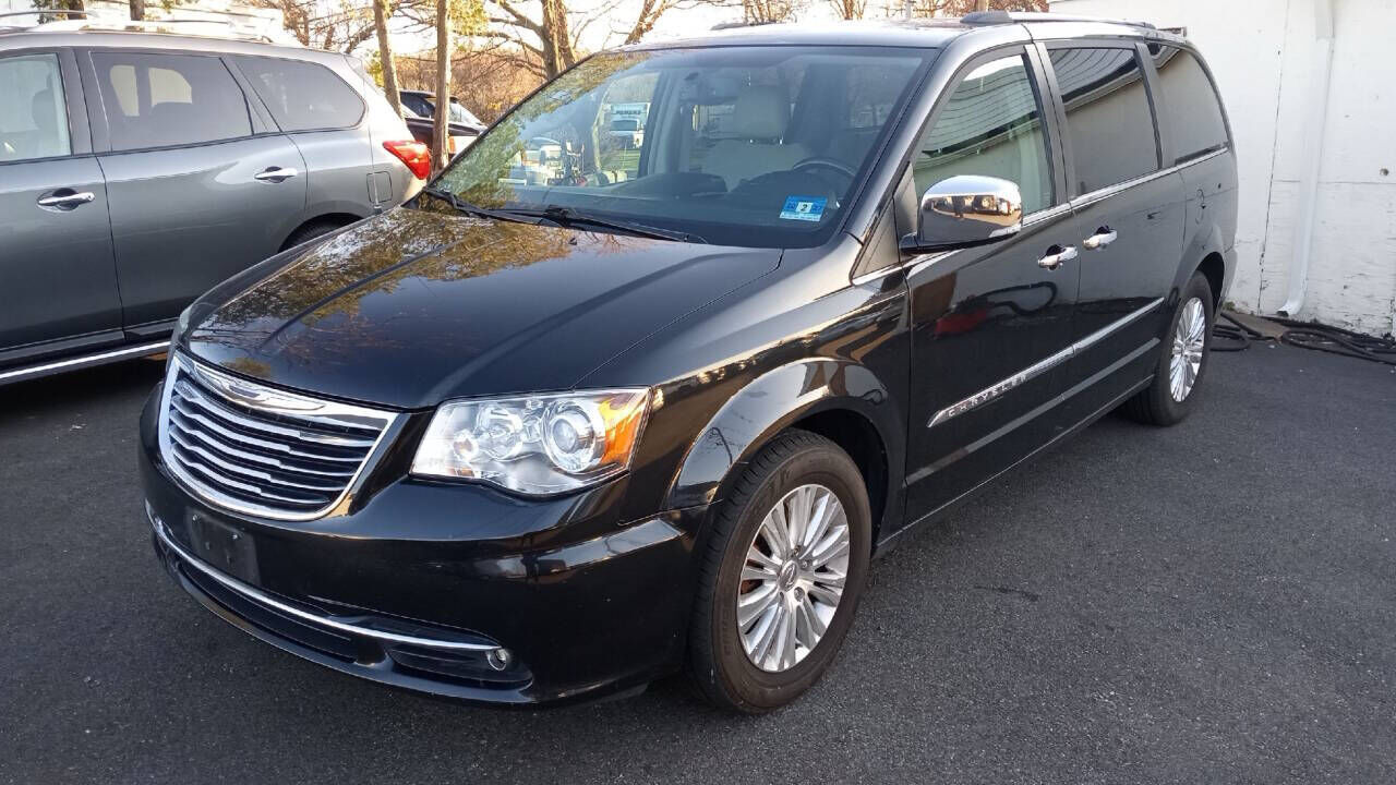 2014 CHRYSLER Town and Country
