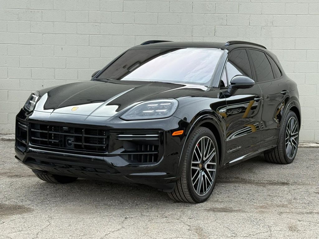 2024 PORSCHE Cayenne