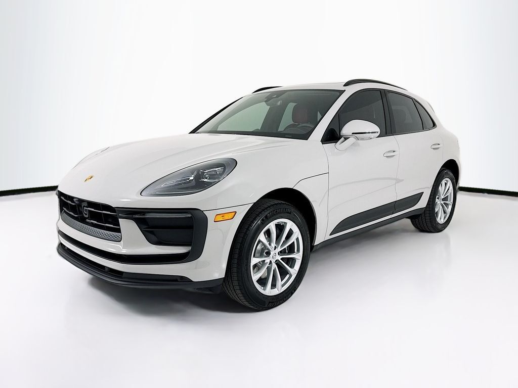 2026 PORSCHE Macan