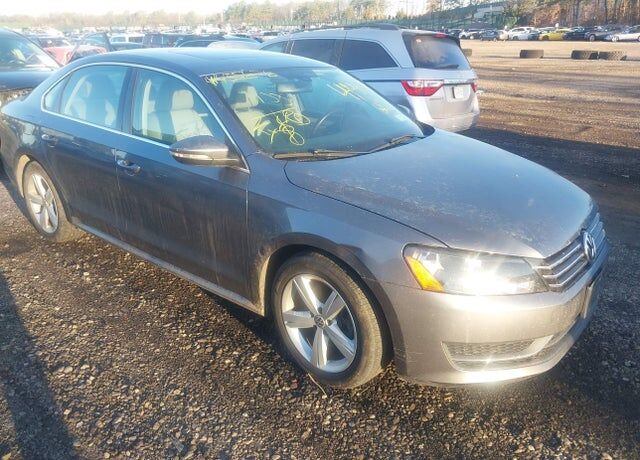 2012 VOLKSWAGEN Passat