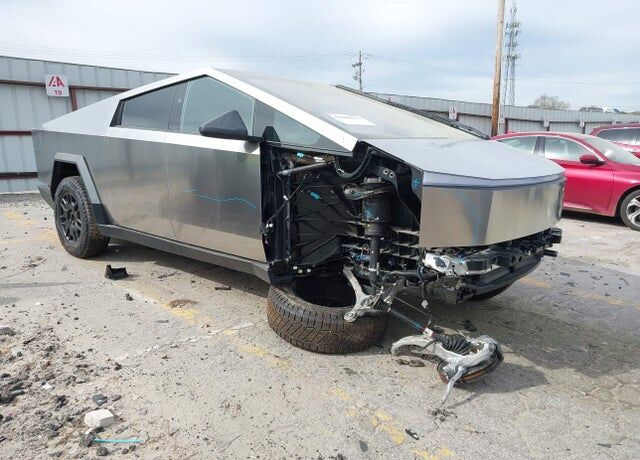 2025 TESLA Cybertruck