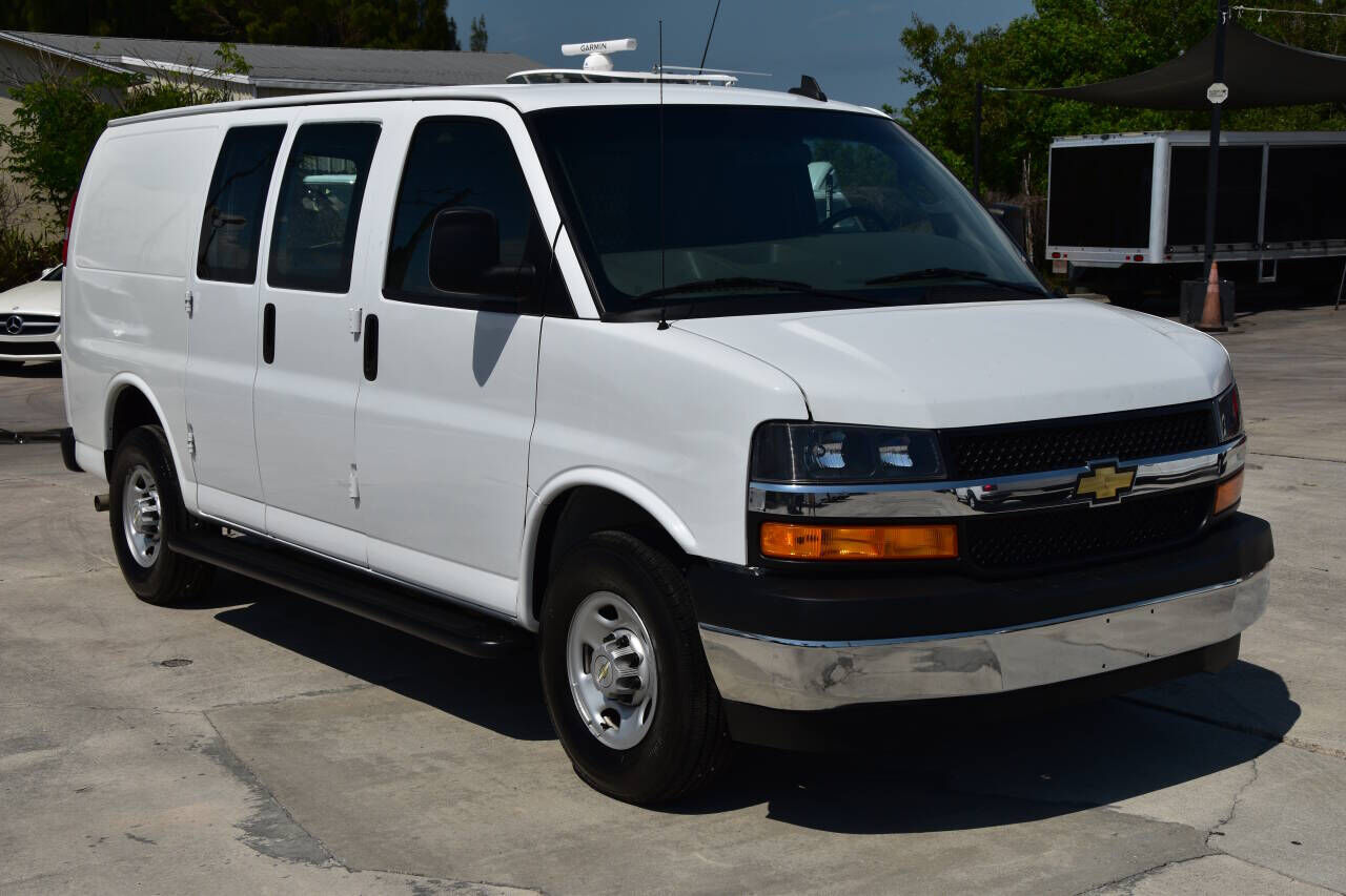2022 CHEVROLET Express