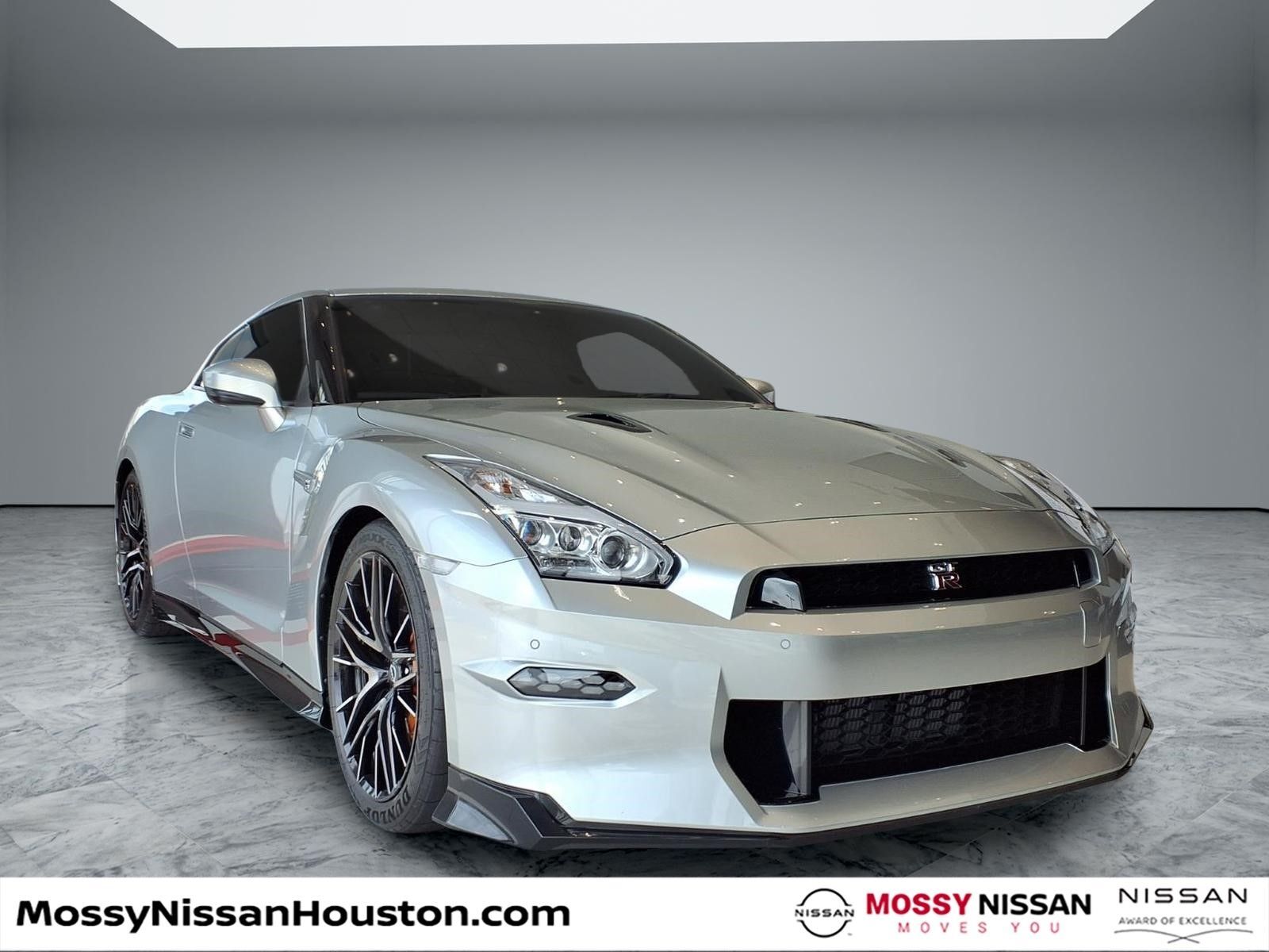 2024 NISSAN GT-R