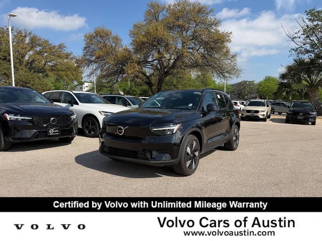 2024 VOLVO XC40