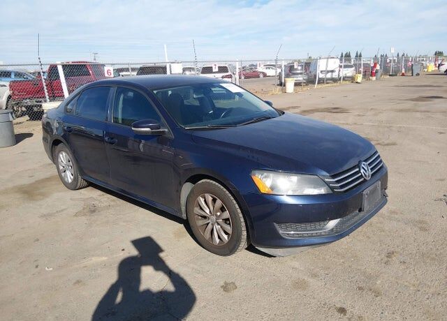 2013 VOLKSWAGEN Passat