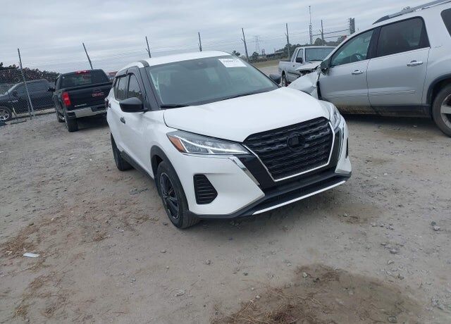 2024 NISSAN Kicks