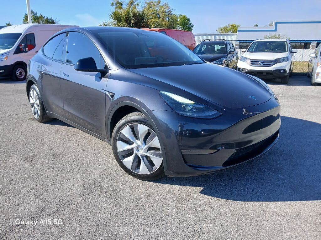 2024 TESLA Model Y
