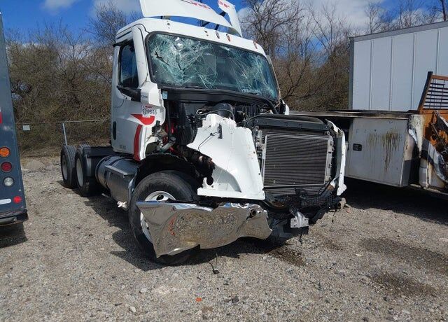 2021 FREIGHTLINER Cascadia