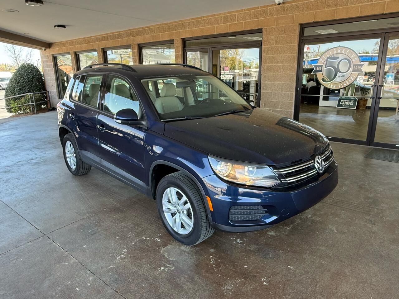 2016 VOLKSWAGEN Tiguan