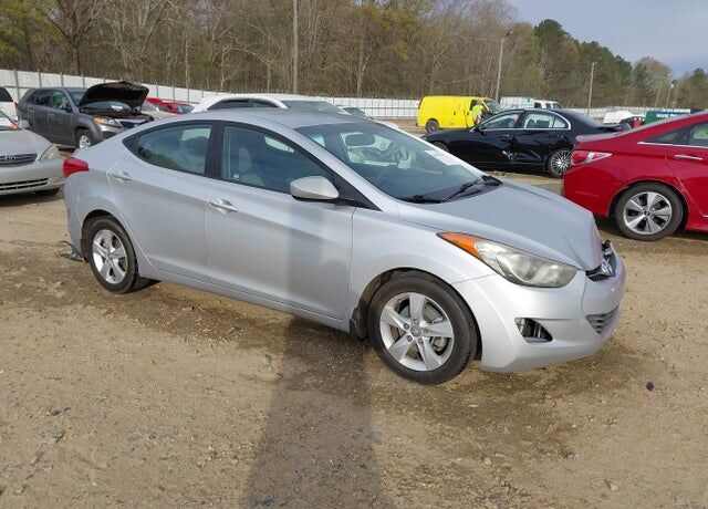 2013 HYUNDAI Elantra